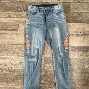 Lucky Brand Embroidered Drew Mom Jeans 8/29